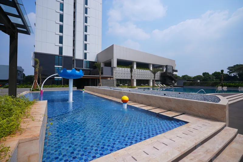 Kolam anak dengan water play